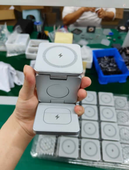 Magnetic 15W Foldable 3-in-1 Wireless Charging Station For IP Devices | Phonax Services